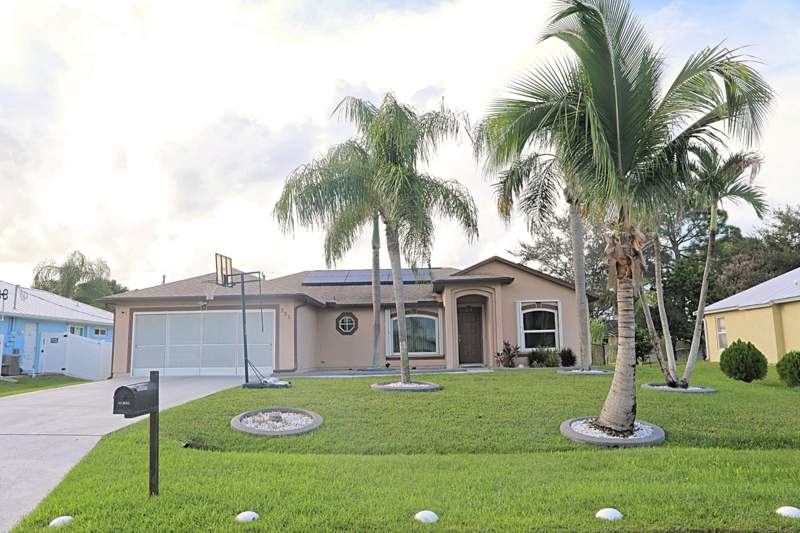 3 bedroom Single Family Residence at 233 SW Parish Terrace, Port St Lucie Section 13, Port St. Lucie — photo 2