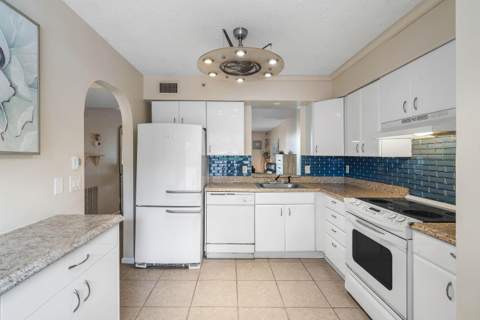 14623 Bonaire Boulevard #205, Delray Beach FL - photo 7 of 39