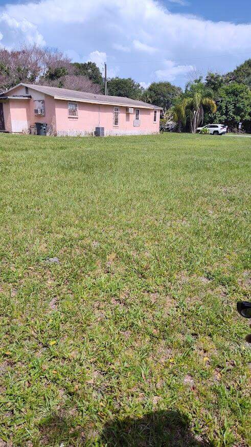 3 bedroom Single Family Residence at 1203 Avenue G, Metes And Bounds, Fort Pierce — photo 5