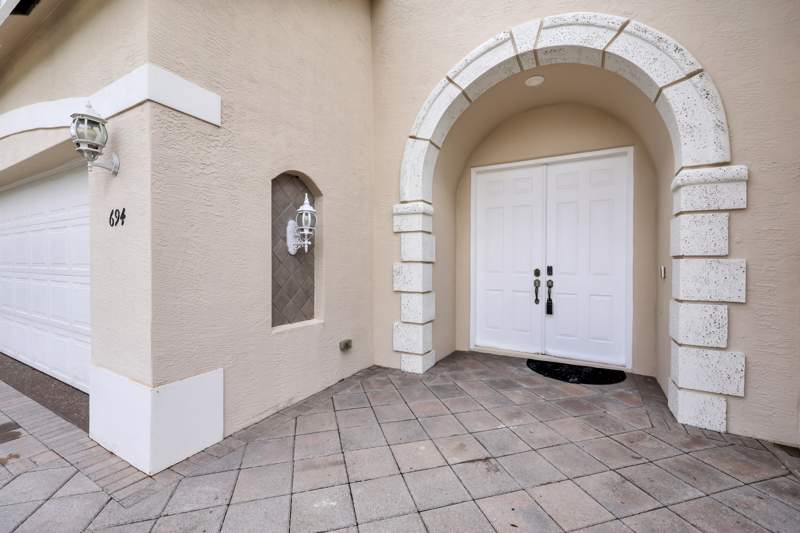 4 bedroom Single Family Residence at 694 SW Lake Charles Circle, Lake Charles , Port St. Lucie — photo 2