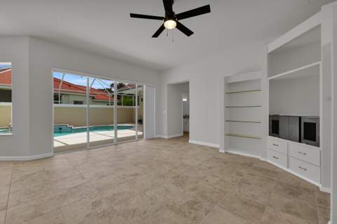 694 SW Lake Charles Circle, Port St. Lucie FL - photo 10 of 52