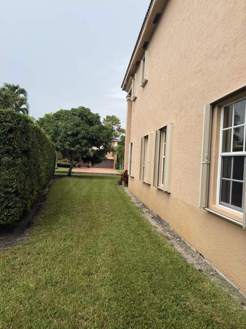 2243 Ridgewood Circle, Royal Palm Beach FL - photo 8 of 45