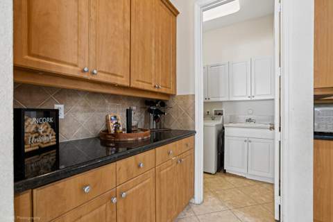 127 Palm Beach Plantation Boulevard, West Palm Beach FL - photo 15 of 40