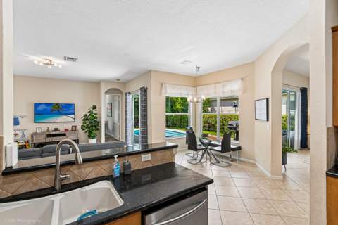 127 Palm Beach Plantation Boulevard, West Palm Beach FL - photo 12 of 40