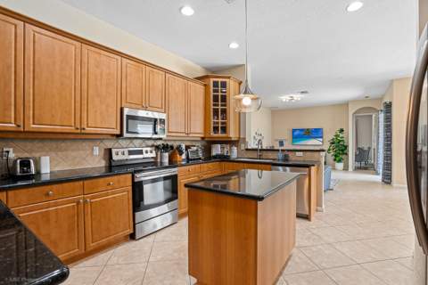 127 Palm Beach Plantation Boulevard, West Palm Beach FL - photo 13 of 40