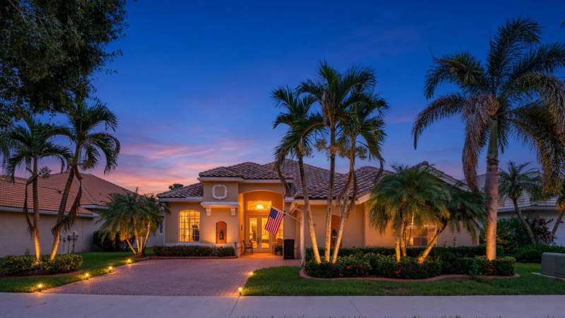 3 bedroom Single Family Residence at 700 SW Lake Charles Circle, Lake Charles Phase 3A, Port St. Lucie — photo 3