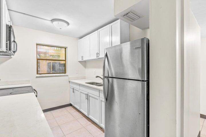 1 bedroom Condominium at 1880 N Congress Avenue #104, Presidential Golfview Condo, West Palm Beach — photo 4