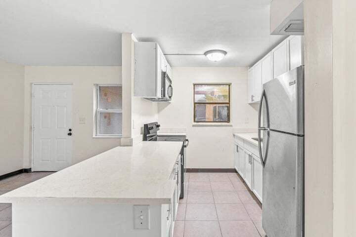 1 bedroom Condominium at 1880 N Congress Avenue #104, Presidential Golfview Condo, West Palm Beach — photo 3