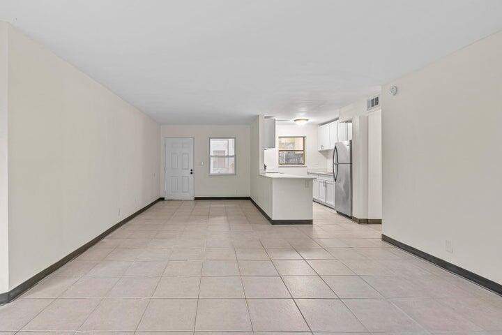 1 bedroom Condominium at 1880 N Congress Avenue #104, Presidential Golfview Condo, West Palm Beach — photo 5
