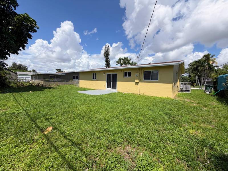 3 bedroom Single Family Residence at 2530 NW 26th Court, Lake Tahoe Estates, Oakland Park — photo 5