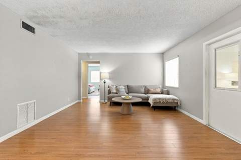 308 Knotty Pine Circle #D-1, Greenacres FL - photo 6 of 13