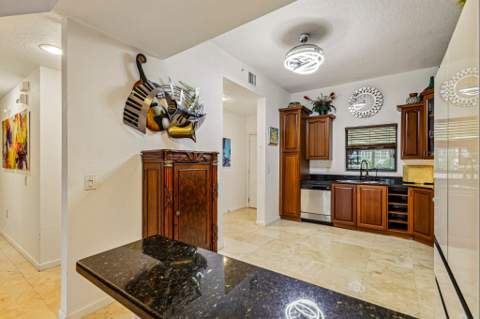 1620 Presidential Way #310, West Palm Beach FL - photo 9 of 30
