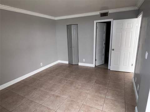 118 Lake Emerald Drive #103, Oakland Park FL - photo 6 of 12