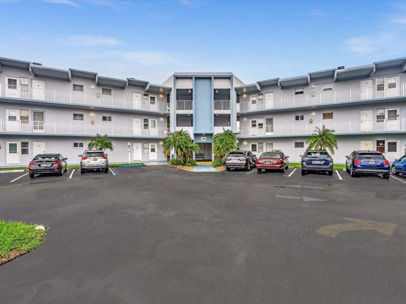 2 bedroom Condominium at 2309 Park Lane #316, Sheridan Lakes Condo Apts No 6, Hollywood — photo 2
