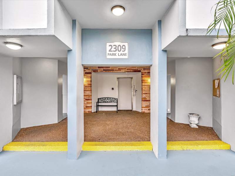 2 bedroom Condominium at 2309 Park Lane #316, Sheridan Lakes Condo Apts No 6, Hollywood — photo 4