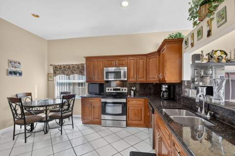3281 Harness Circle, Wellington FL - photo 10 of 36
