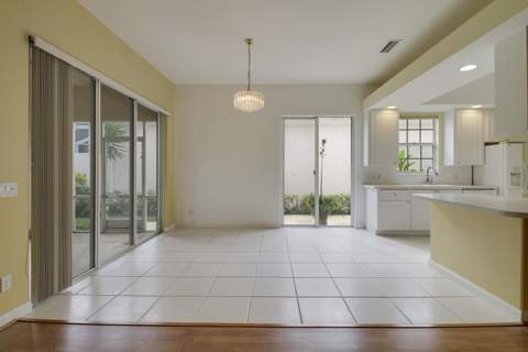 10755 Wharton Way, Palm Beach Gardens FL - photo 6 of 59