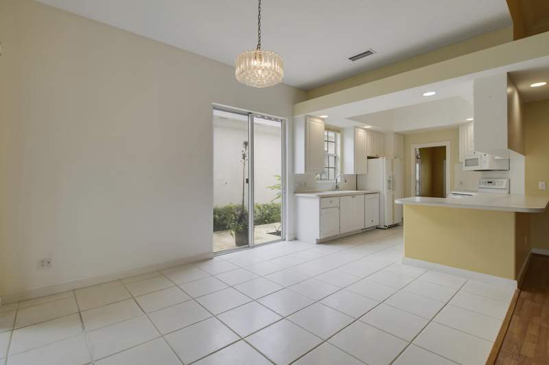 3 bedroom Single Family Residence at 10755 Wharton Way, Carleton Oaks, Palm Beach Gardens — photo 5