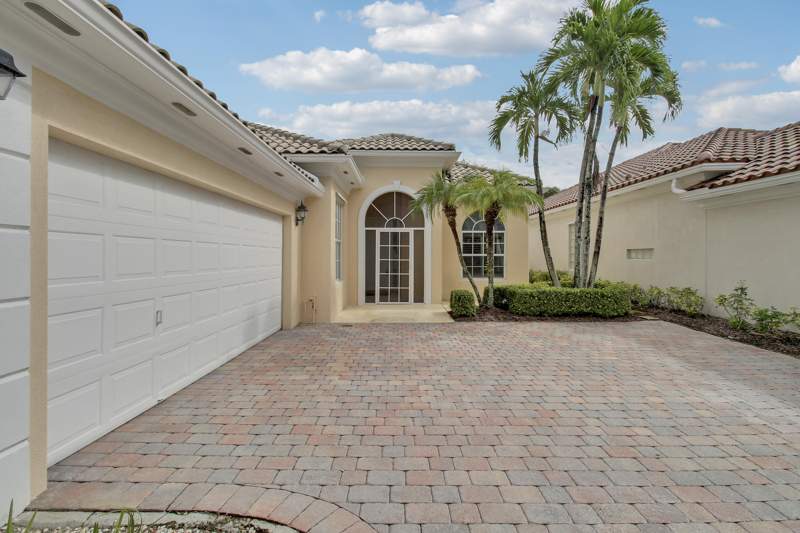 3 bedroom Single Family Residence at 10755 Wharton Way, Carleton Oaks, Palm Beach Gardens — photo 2