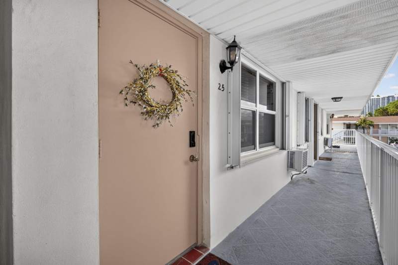 2 bedroom Condominium at 810 Lake Shore Drive #25, Lake View Condo Apts, Lake Park — photo 4