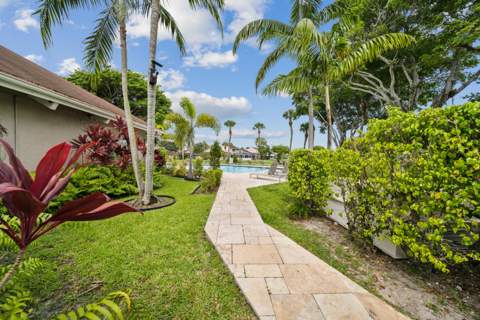 1129 W Lakes Drive, Deerfield Beach FL - photo 13 of 15
