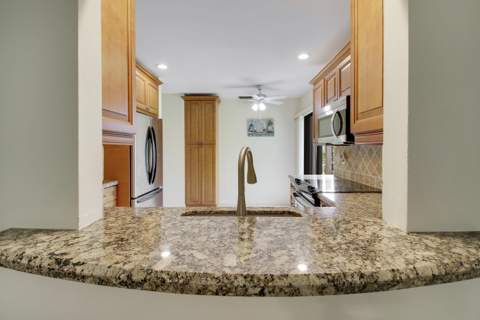 6807 SE Yorktown Drive, Hobe Sound FL - photo 14 of 40
