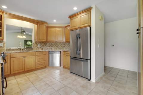 6807 SE Yorktown Drive, Hobe Sound FL - photo 12 of 40