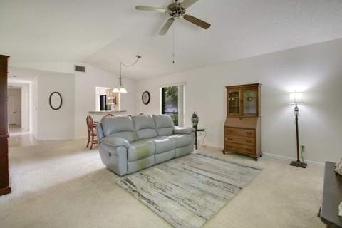 6807 SE Yorktown Drive, Hobe Sound FL - photo 16 of 40