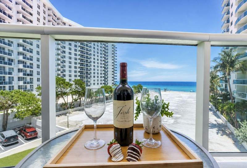 1 bedroom Condominium at 3801 S Ocean Drive #4Y, Tides On Hollywood Beach Condo, Hollywood — photo 2