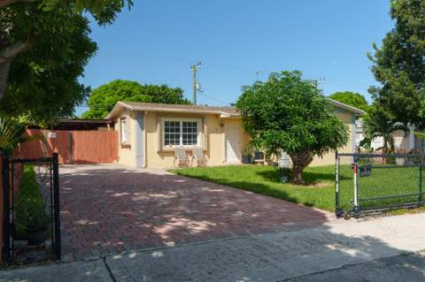 171 NE 28th Court, Boynton Beach FL - photo 10 of 56