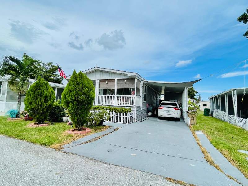 3 bedroom Mobile Home at 10550 W State Road 84 #Lot 290, Park City West — photo 3