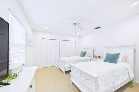412 Coral Cove Drive, North Palm Beach FL - photo 10 of 40