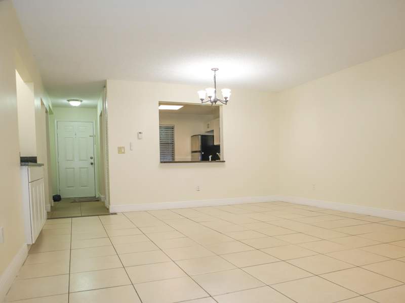 2 bedroom Condominium at 2007 W Lakeview Drive, Trails At Royal Palm Beach Condo, Royal Palm Beach — photo 3