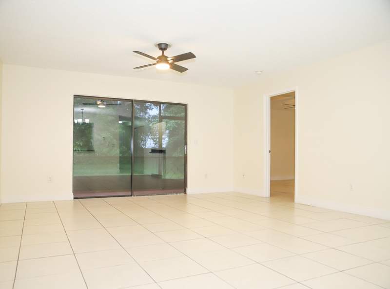 2 bedroom Condominium at 2007 W Lakeview Drive, Trails At Royal Palm Beach Condo, Royal Palm Beach — photo 4