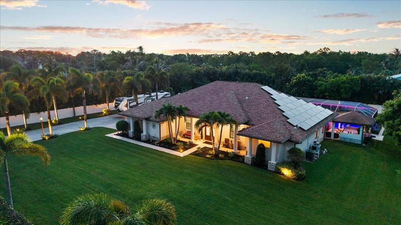4 bedroom Single Family Residence at 17433 Hamlin Boulevard, The Acreage, Loxahatchee — photo 2