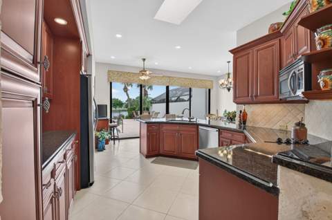 6761 Woodbridge Drive, Boca Raton FL - photo 12 of 55