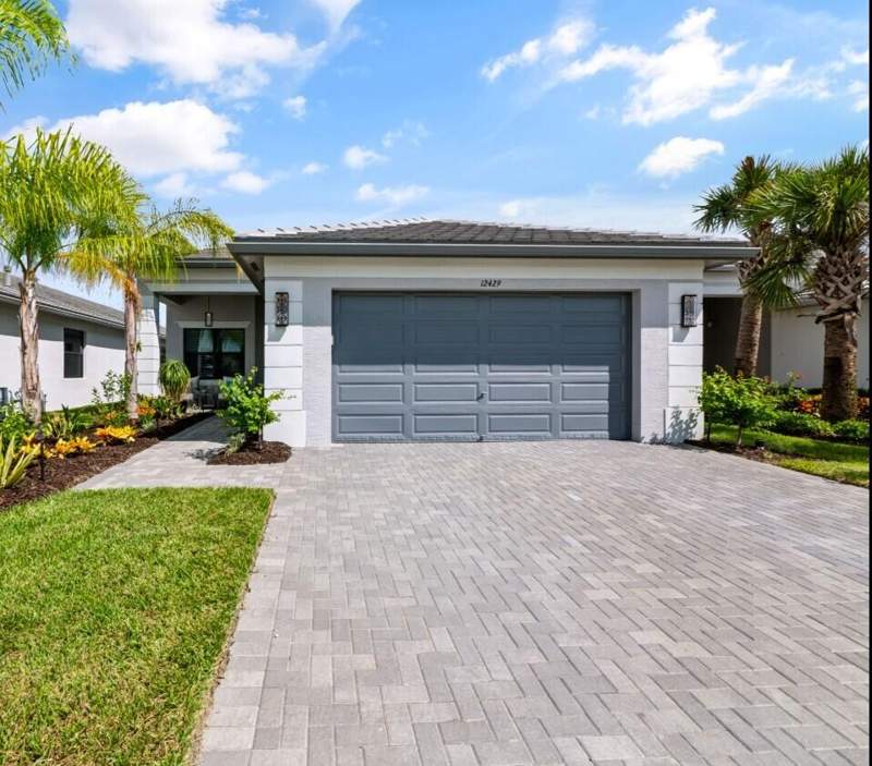 3 bedroom Single Family Residence at 12429 SW High Tide Road, Riverland Parcel D - Plat Two, Port St. Lucie — photo 2