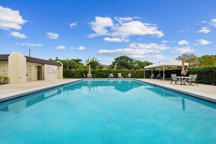 1 bedroom Condominium at 160 Lake Frances Drive, Golden Lakes Village Condo 1 Thru 13-A, West Palm Beach — photo 4