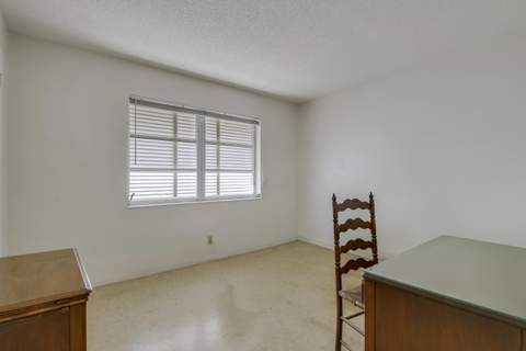 313 Balsam Street, Palm Beach Gardens FL - photo 9 of 28