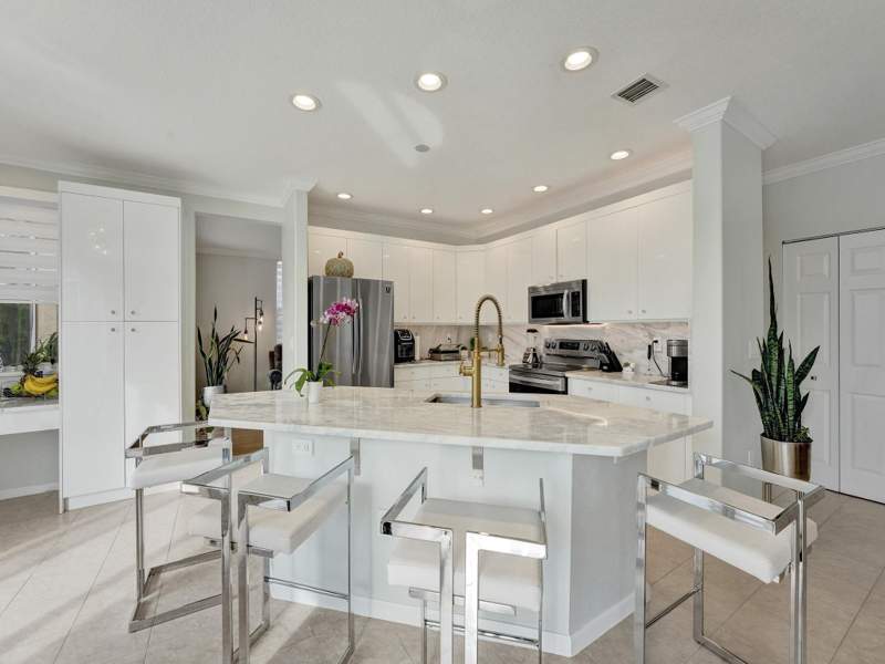 5 bedroom Single Family Residence at 2111 Reston Circle, Madison Green 1, Royal Palm Beach — photo 4