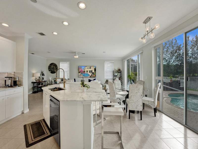 5 bedroom Single Family Residence at 2111 Reston Circle, Madison Green 1, Royal Palm Beach — photo 5