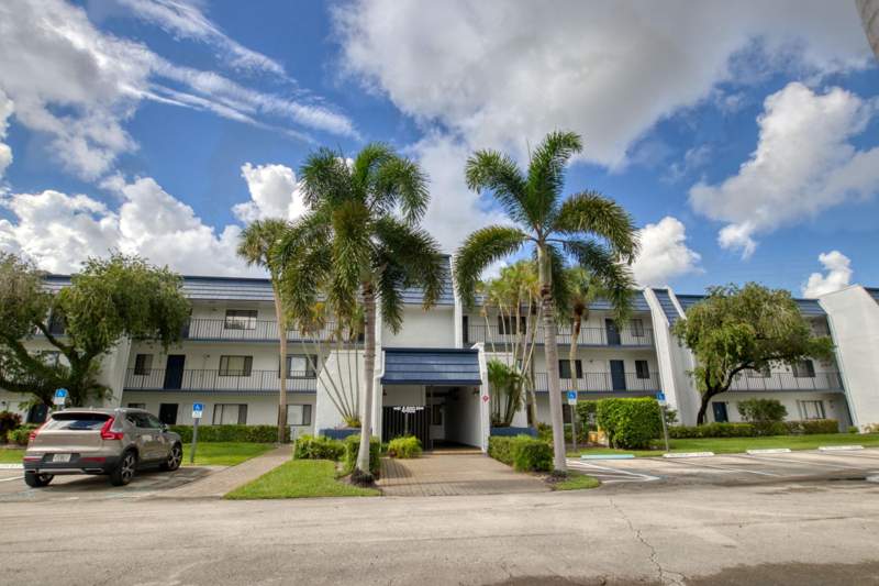 2 bedroom Condominium at 4489 Luxemburg Court #304, Fountains Of Palm Beach Condo 3, Lake Worth — photo 2