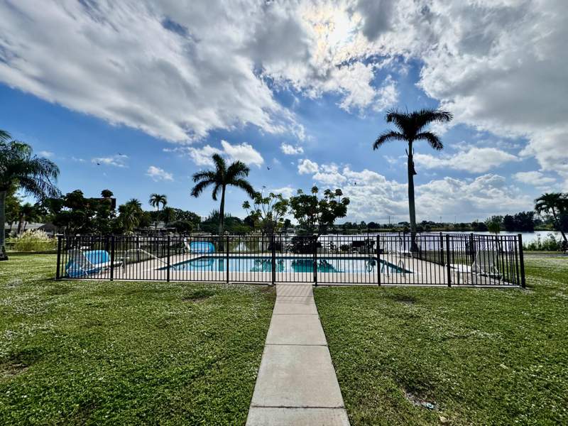 1 bedroom Condominium at 960 Crystal Lake #206, Crystal Lake 960 Condo, Deerfield Beach — photo 3