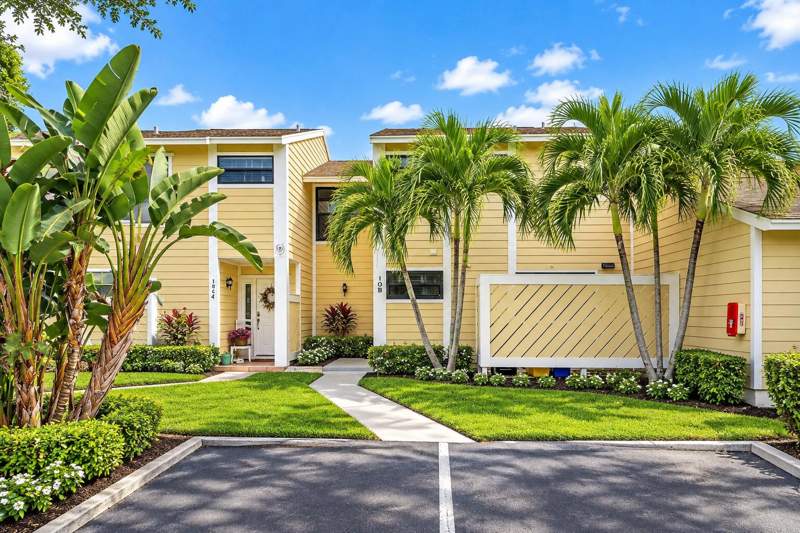 2 bedroom Condominium at 502 Lakewood Drive #10B, Jupiter Village Townhomes, Jupiter — photo 2