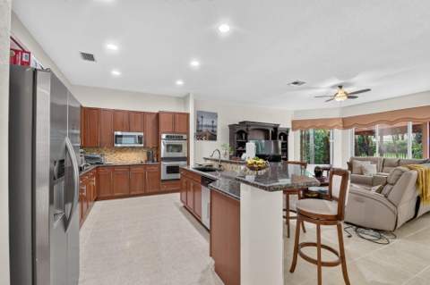 6039 Walnut Hill Drive, Lake Worth FL - photo 15 of 73