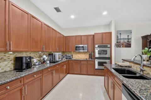 6039 Walnut Hill Drive, Lake Worth FL - photo 17 of 73