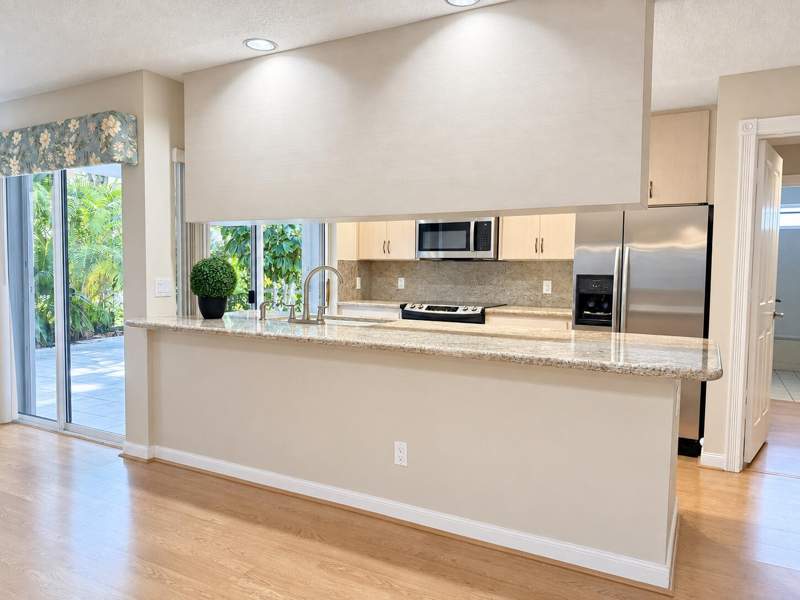 2 bedroom Townhouse at 8404 Chapman Oak Court, Oaks-Sunterrace 3, Palm Beach Gardens — photo 5