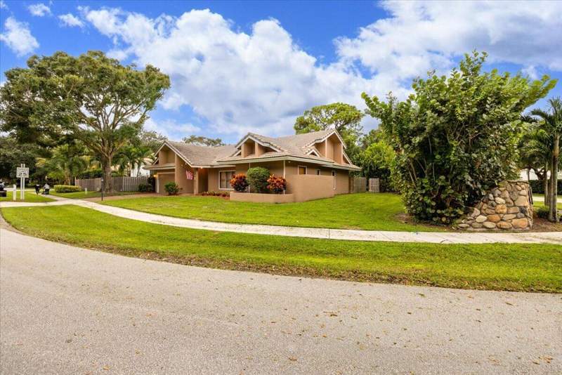 3 bedroom Single Family Residence at 101 Timber Lane, Maplewood Ph 1, Jupiter — photo 4