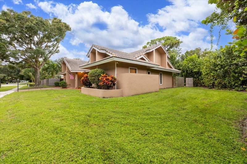 3 bedroom Single Family Residence at 101 Timber Lane, Maplewood Ph 1, Jupiter — photo 5