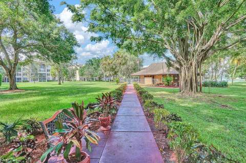 9450 Poinciana Place #416, Davie FL - photo 23 of 42
